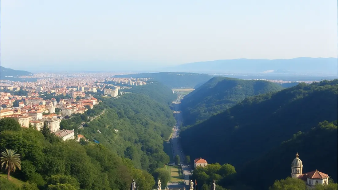 Panorama von vier barocken Monumenten in einer Berglandschaft.