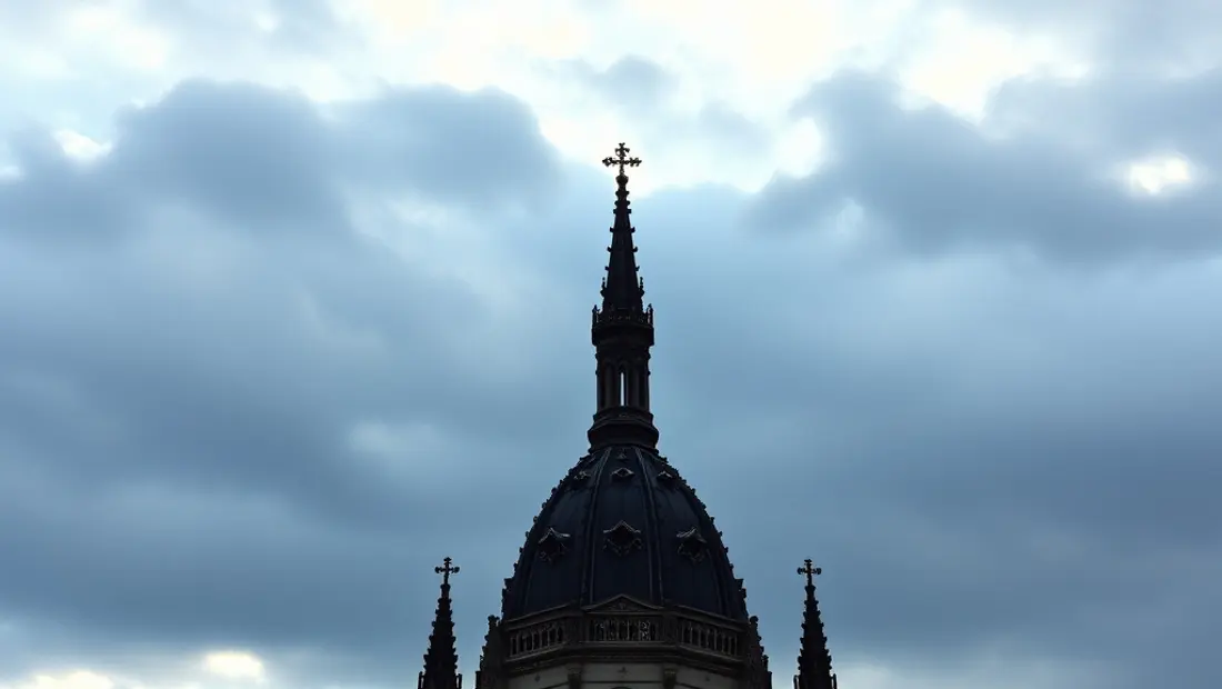 Wolken über der Stephansdom in Wien